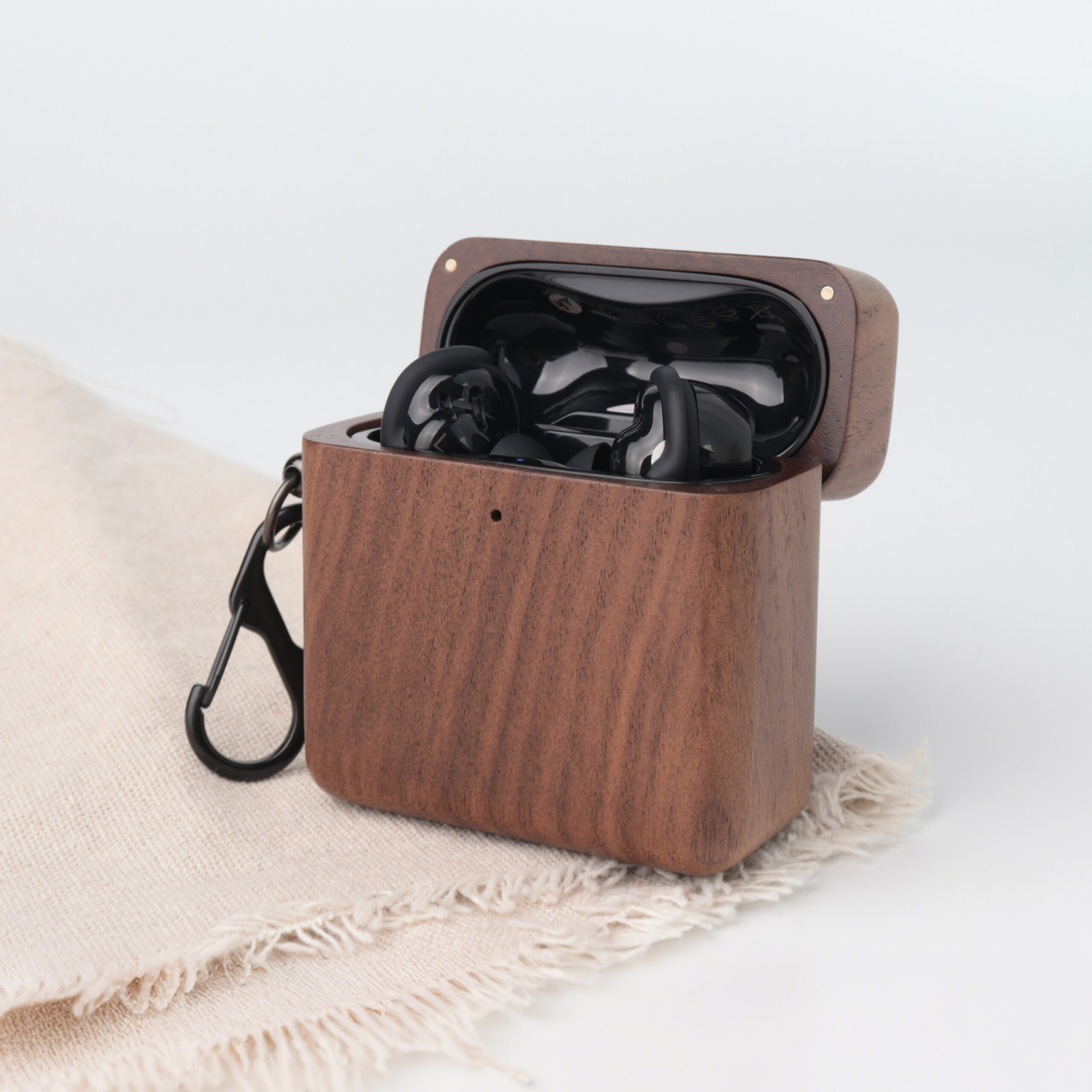 Wooden Bose QuietComfort Earbuds II Case - Image 2