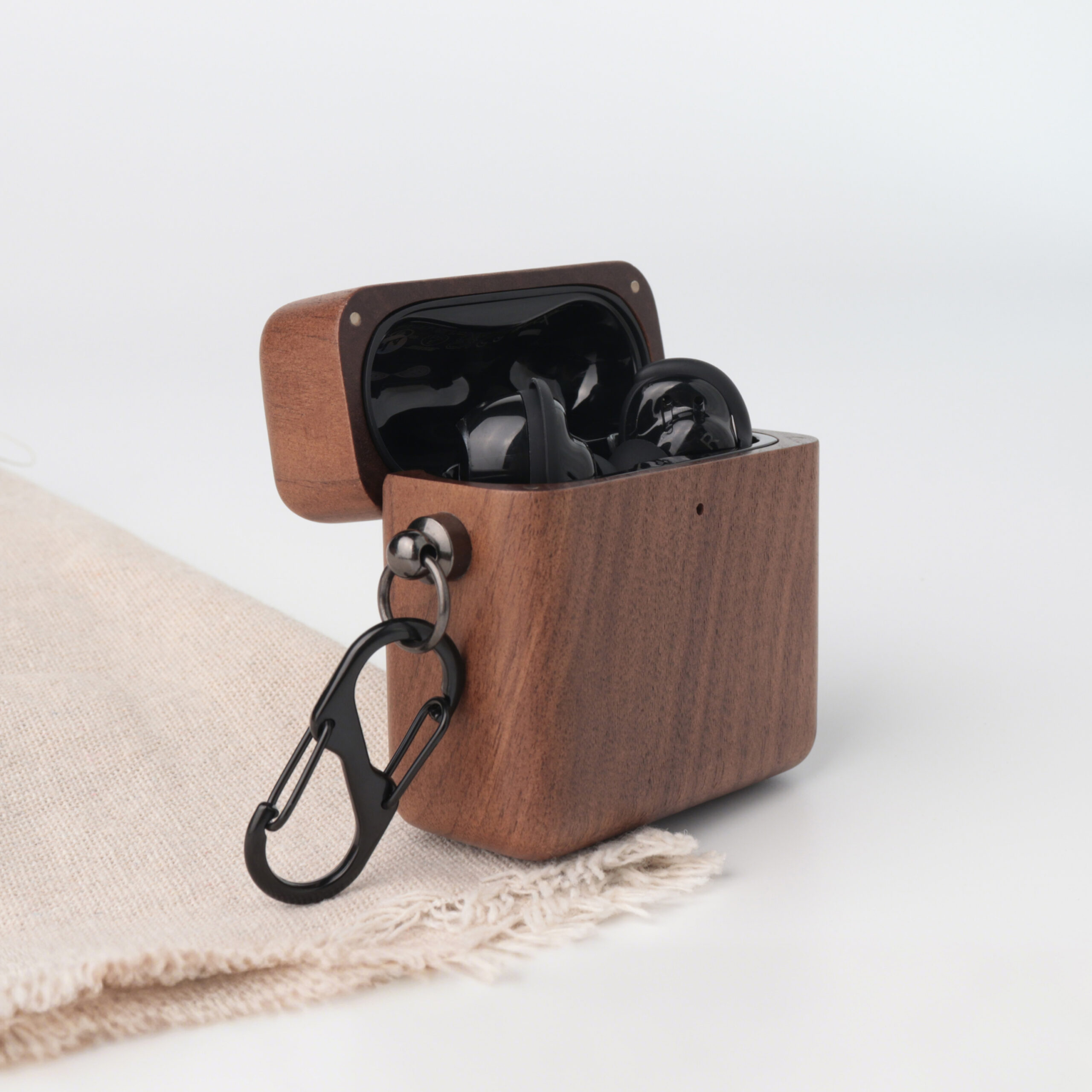 Wooden Bose QuietComfort Earbuds II Case - Image 3