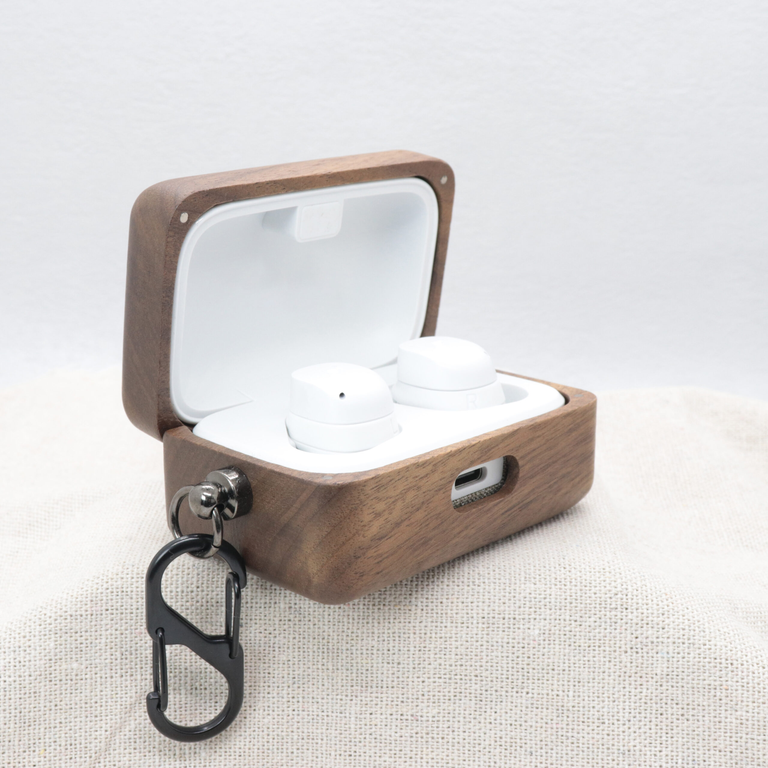 Wooden Sennheiser MOMENTUM 4/3 Wireless Case - Image 2