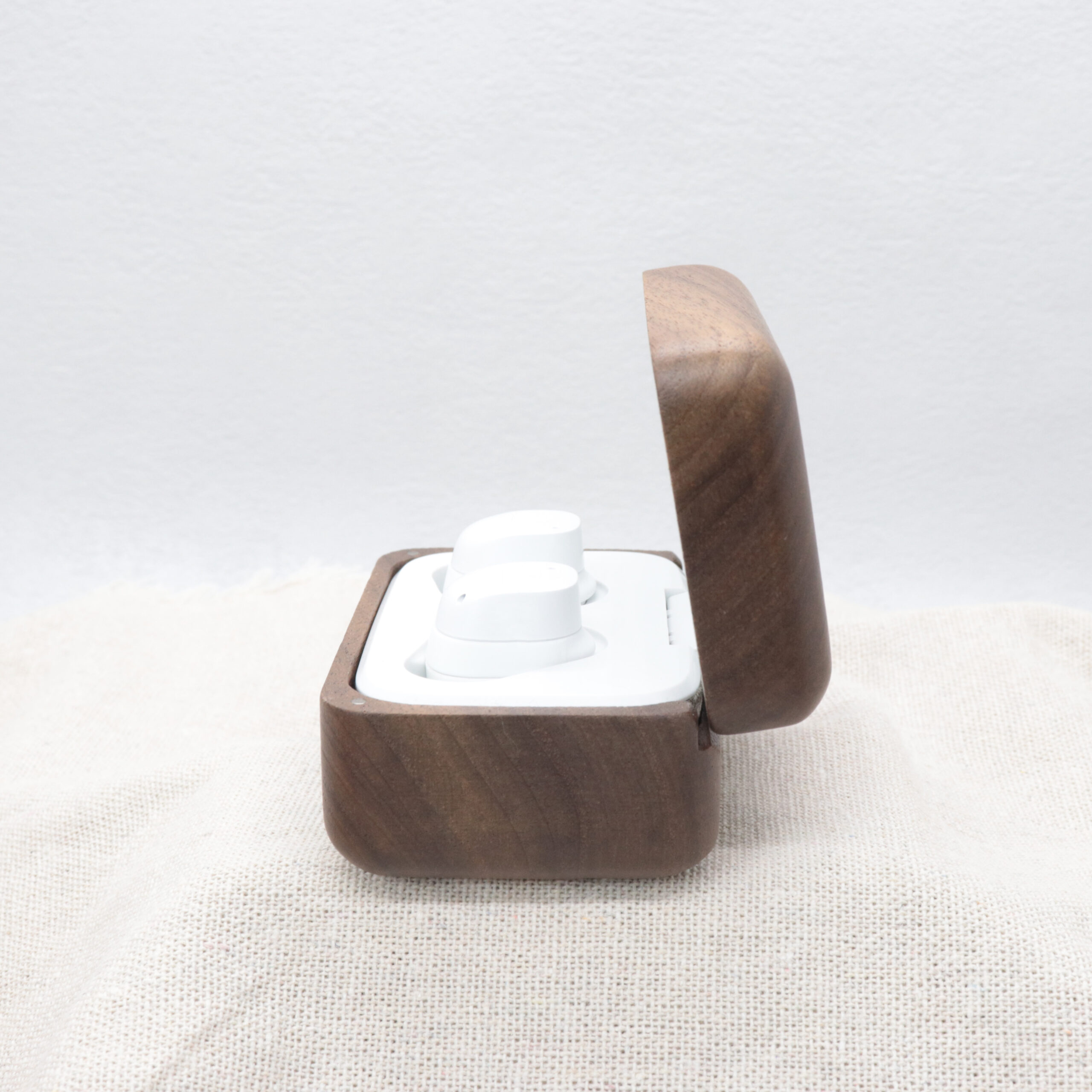 Wooden Sennheiser MOMENTUM 4/3 Wireless Case - Image 5