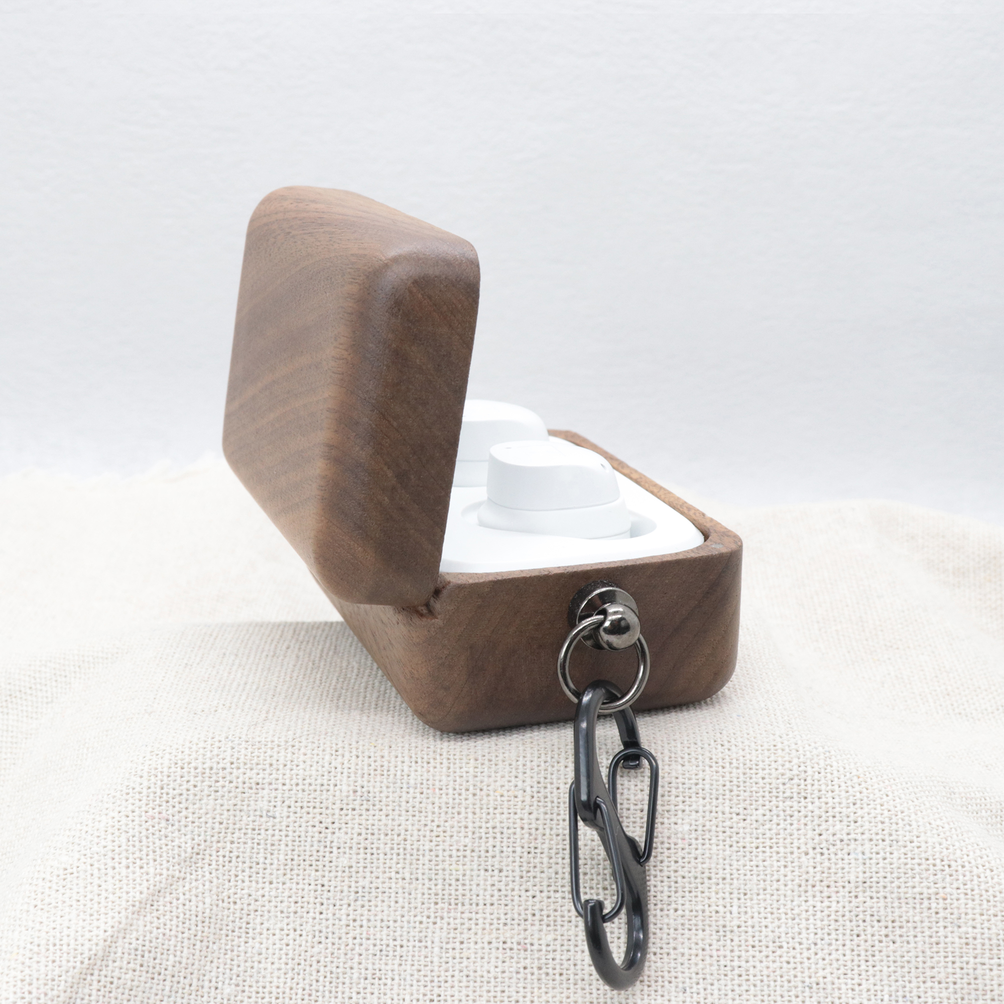 Wooden Sennheiser MOMENTUM 4/3 Wireless Case - Image 6
